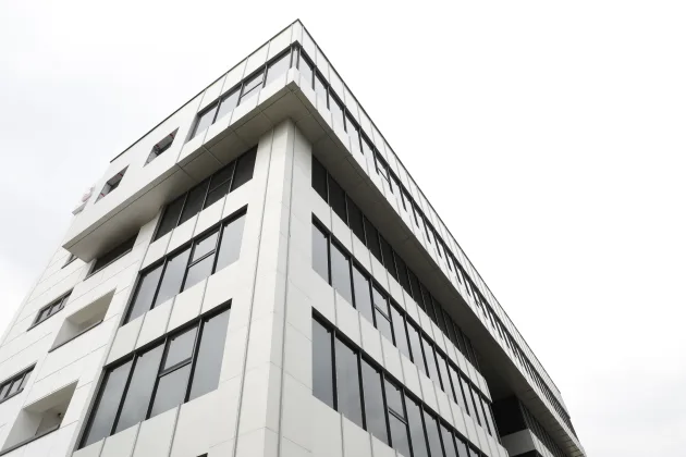 نمای کرتین وال فیس کپ، آسانسور یاران 09