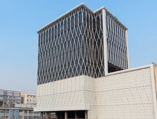 نمای شیشه ای یوچنل 11