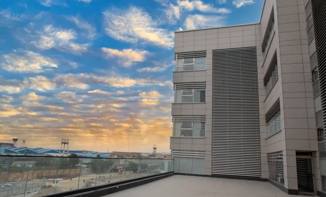 نمای مرکز تجارت آسانسور ایران 03