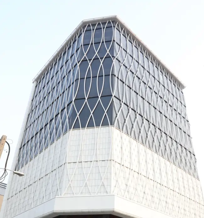 نمای ساختمان تیتان سنتر 06