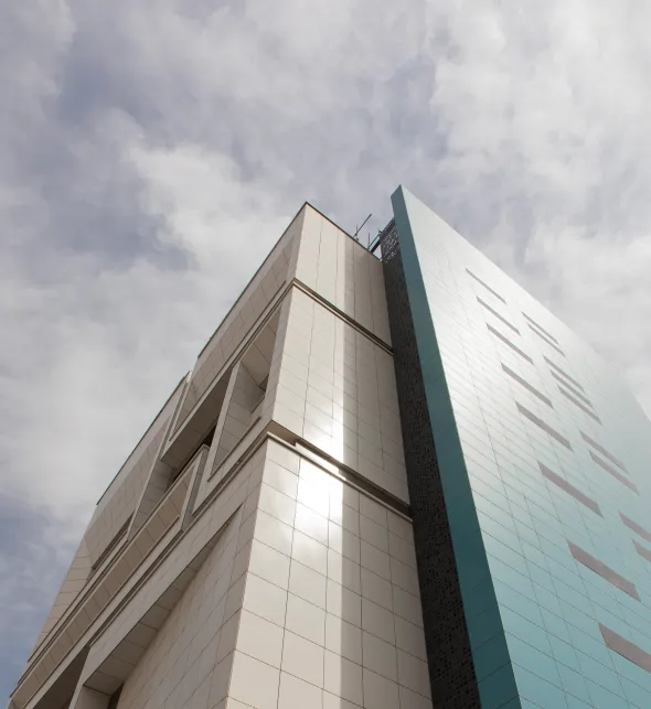 اجرای نمای سرامیک کلینیک دی 04