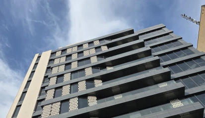 اجرای نمای کرتین وال ساختمان اداری همیارسازه