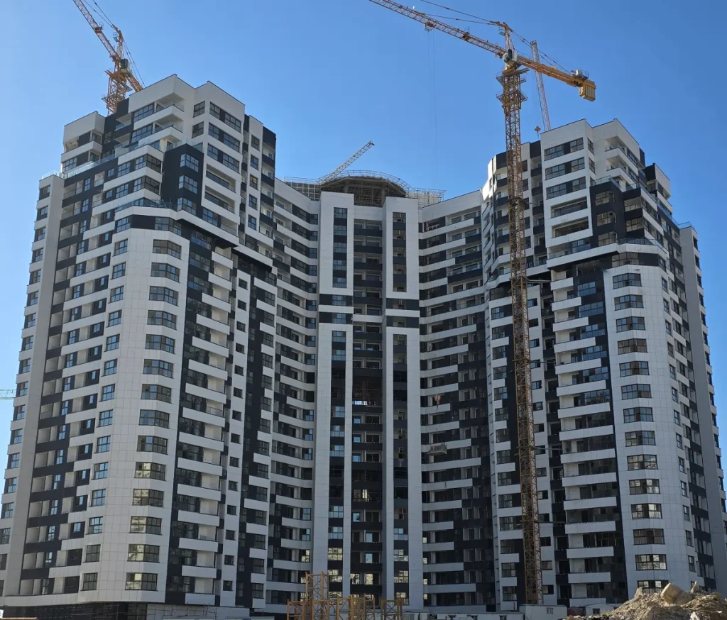 جزئیات کرتین وال و هندریل برج مسکونی نخل